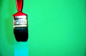 Beneficios de las pinturas naturales versus pinturas plásticas