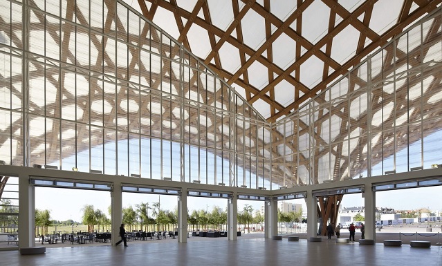 Interior del Centro Pompidou-Metz - Shigeru Ban