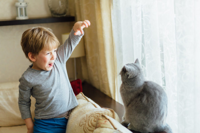 Niño jugando